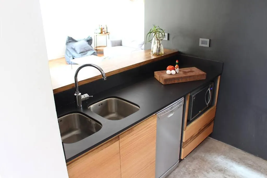 Sunny, Spacious And Best Location كويتو 0*,