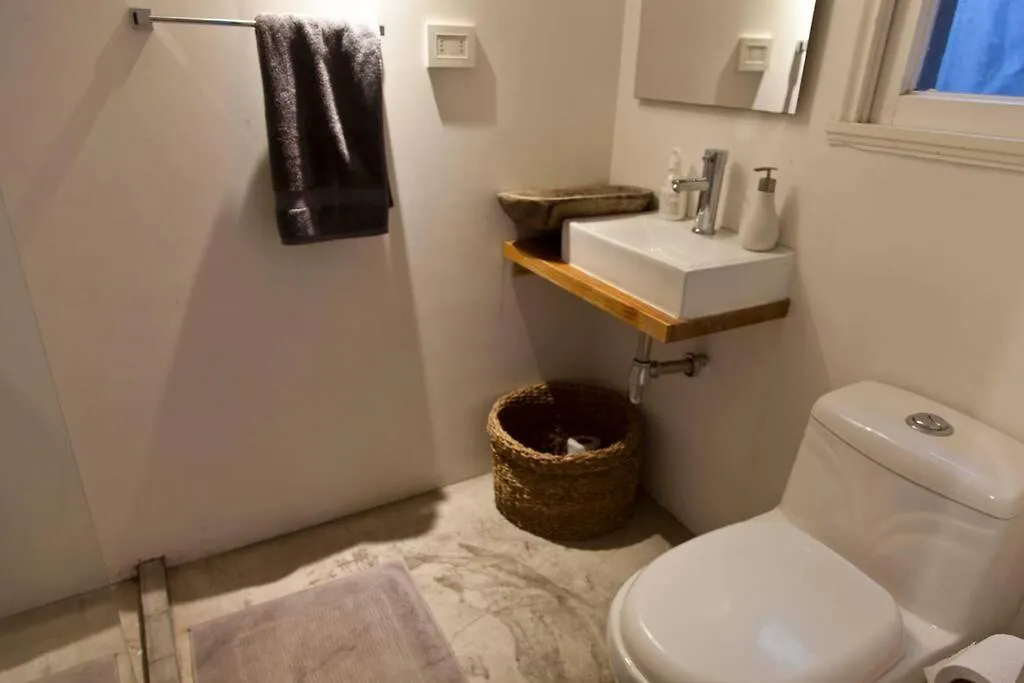 شقة Sunny, Spacious And Best Location كويتو
